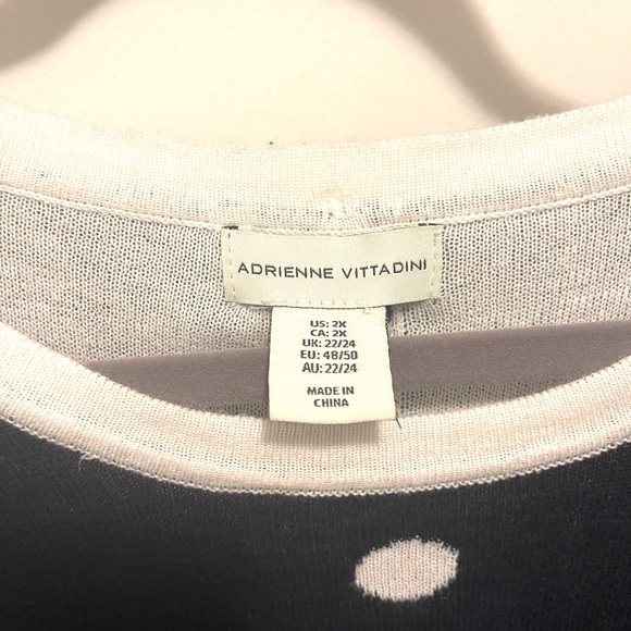 Adrienne vittadini navy sweater with with polka dots. 2x womans plus - Picture 2 of 4